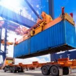 Stock Image_ Industrial port crane lift up loading…